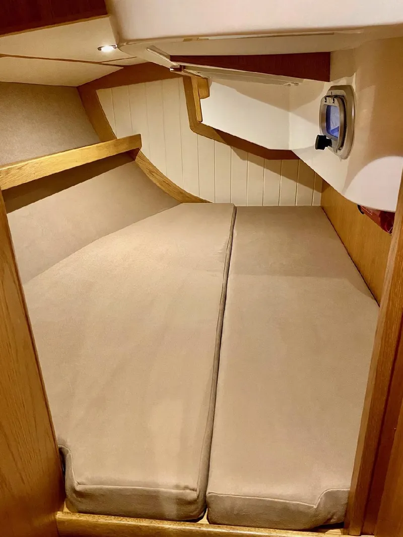 Slide: The Image of Aft cabin berth - 19