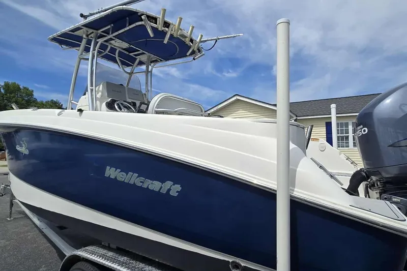 Slide: The Image of 2004 Wellcraft 252 Fisherman boat with blue hull and Yamaha outboard motor. - 5