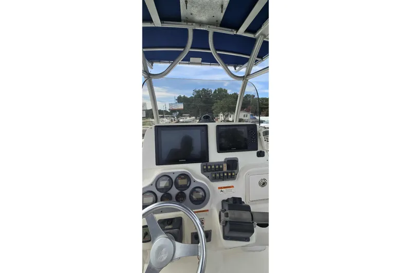Slide: The Image of 2004 Wellcraft 252 Fisherman boat dashboard with steering wheel and navigation equipment. - 7