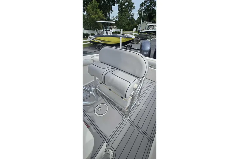 Slide: The Image of 2004 Wellcraft 252 Fisherman boat interior with cushioned seating and sleek flooring. - 9