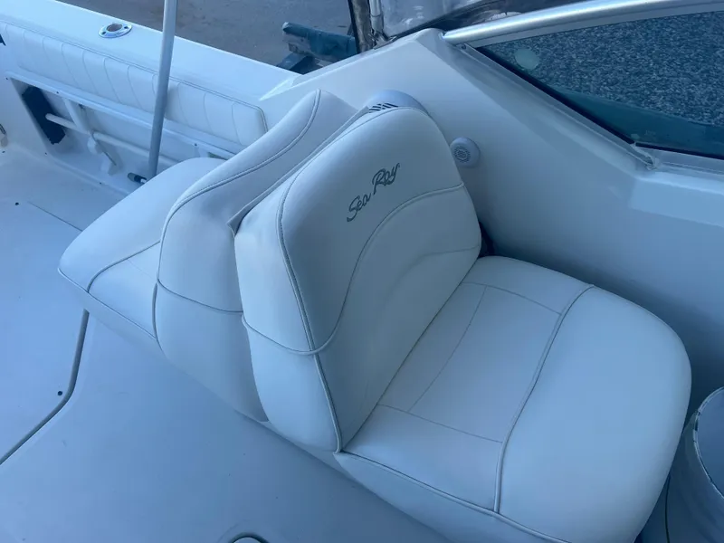 Slide: The Image of 2005 Sea Ray 270 Amberjack white leather boat seats. - 31