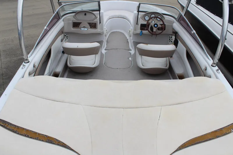 Slide: The Image of 2005 Four Winns HORIZON 200 boat interior with beige seating and steering wheel. - 20