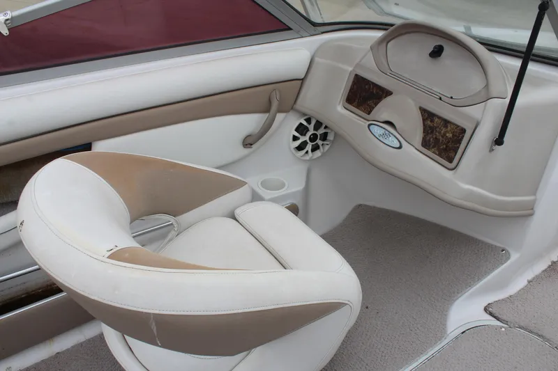Slide: The Image of 2005 Four Winns HORIZON 200 boat interior with beige seating and dashboard. - 25
