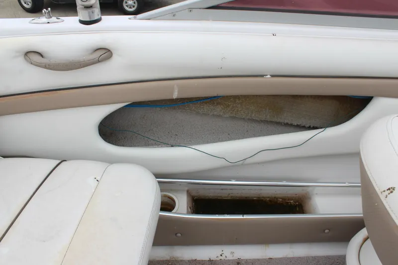 Slide: The Image of 2005 Four Winns HORIZON 200 boat interior with beige and white seating. - 26