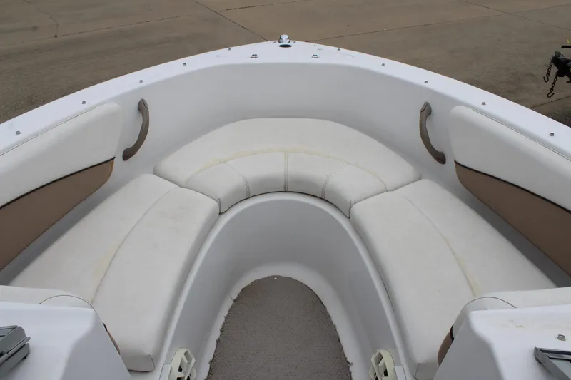 Slide: The Image of 2005 Four Winns HORIZON 200 boat interior with white cushioned seating. - 27