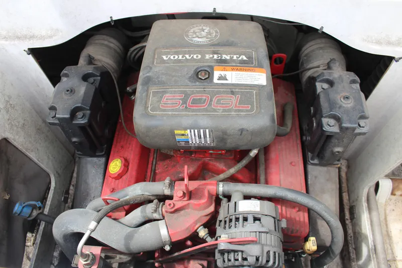Slide: The Image of Volvo Penta 5.0GL engine in 2005 Four Winns HORIZON 200 boat. - 34