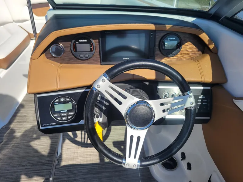 Slide: The Image of Four Winns HD 220 OB 2020 - 10