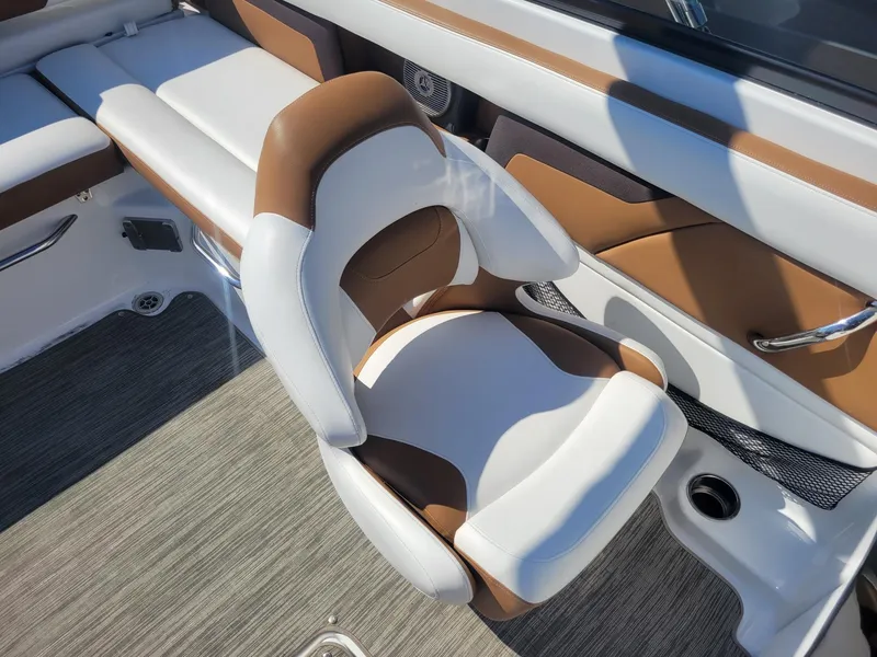 Slide: The Image of Four Winns HD 220 OB 2020 - 11