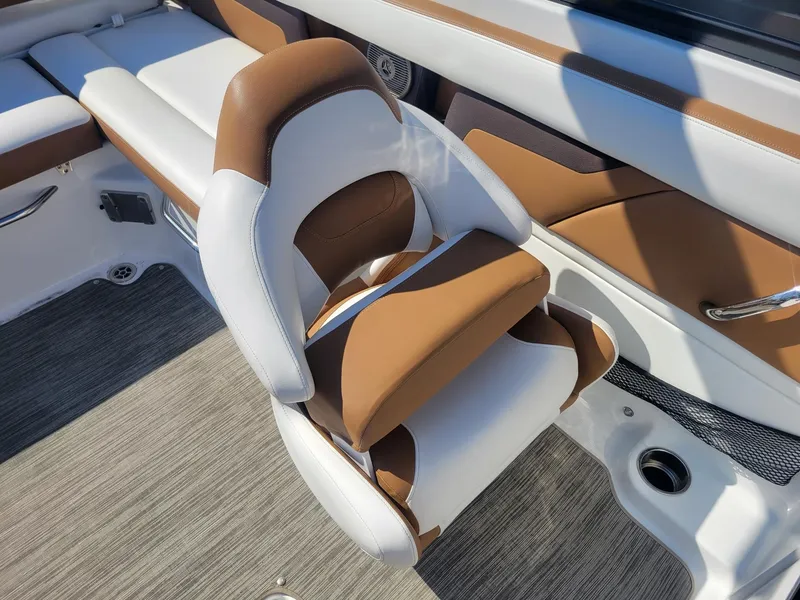 Slide: The Image of Four Winns HD 220 OB 2020 - 12