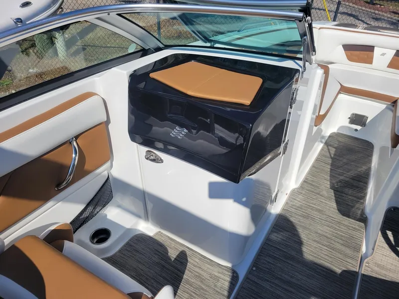 Slide: The Image of Four Winns HD 220 OB 2020 - 18