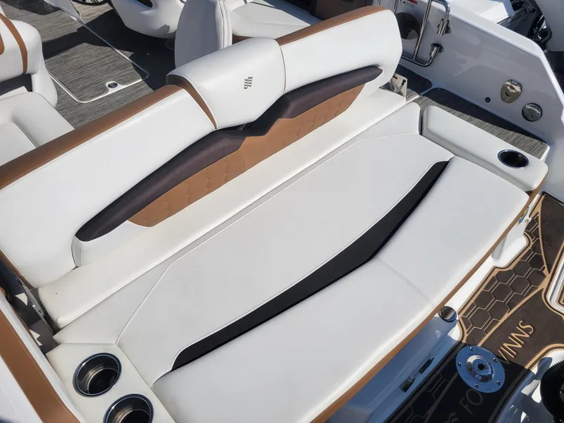 Slide: The Image of Four Winns HD 220 OB 2020 - 21