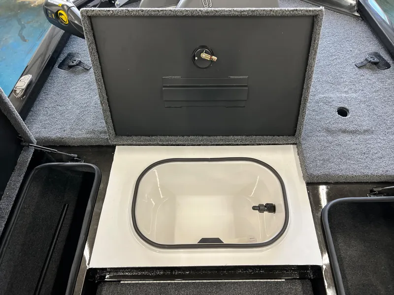 Slide: The Image of 2023 Vexus AVX181 boat livewell compartment with open lid. - 10