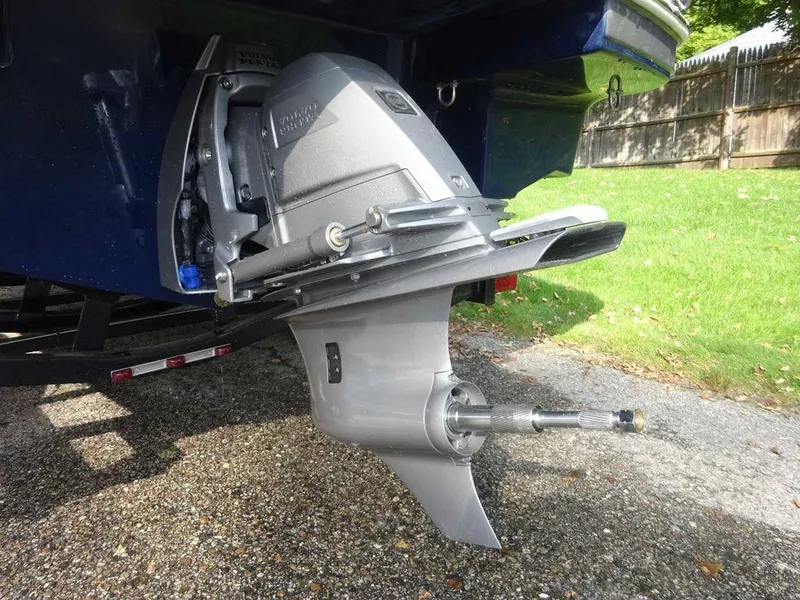Slide: The Image of 2023 Four Winns HD3 boat outboard motor close-up. - 3