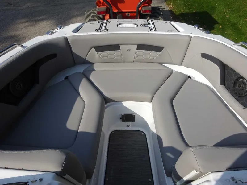 Slide: The Image of 2023 Four Winns HD3 boat with spacious, cushioned seating area. - 7
