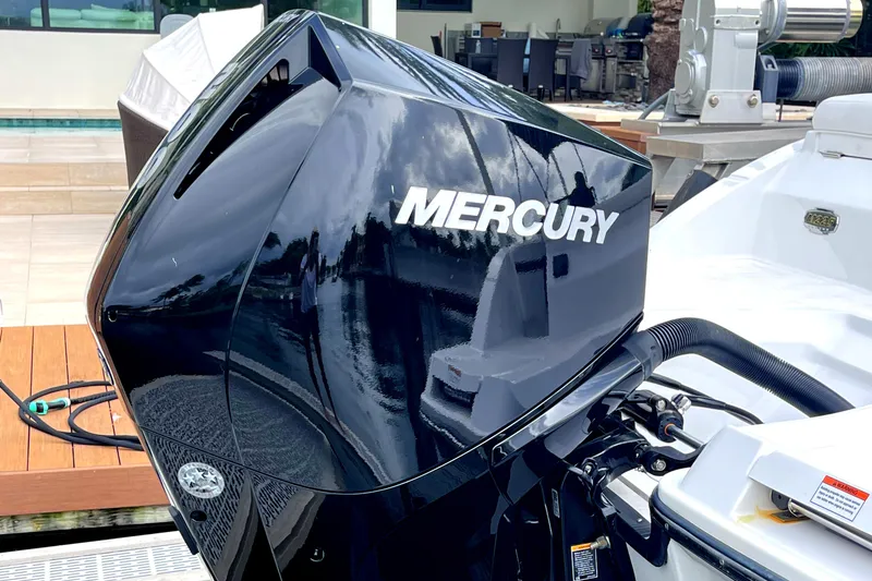 Slide: The Image of 2022 Monterey M225 boat with Mercury outboard motor. - 9