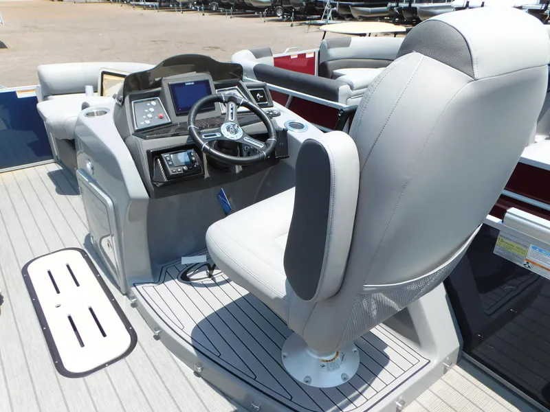 Slide: The Image of 2023 Veranda VTX22RC boat cockpit with captain's chair and control panel. - 11