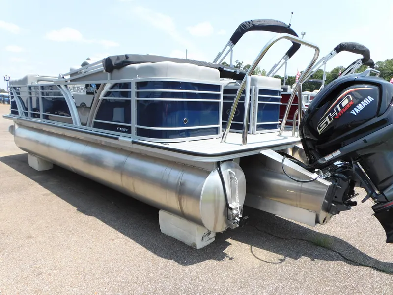 Slide: The Image of 2023 Veranda VTX22RC pontoon boat with Yamaha outboard motor. - 4