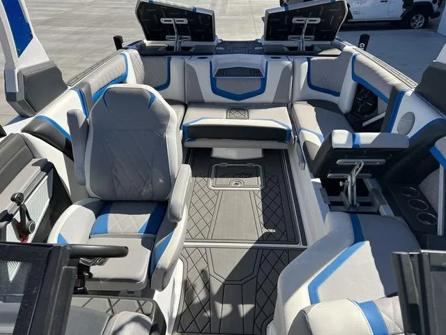 Slide: The Image of Tigé 23ZX 2021 - 10