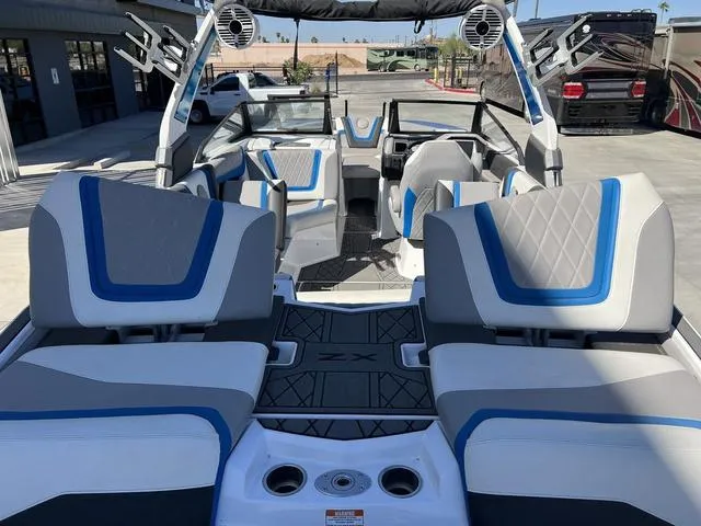 Slide: The Image of Tigé 23ZX 2021 - 13