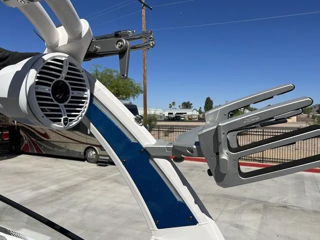 Slide: The Image of Tigé 23ZX 2021 - 15