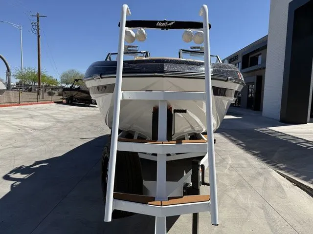 Slide: The Image of Tigé 25ZX 2021 - 3