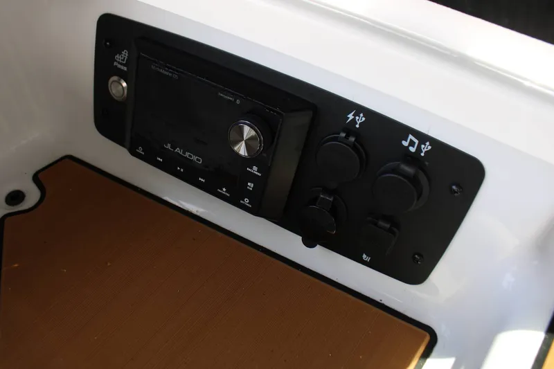 Slide: The Image of Nautique G23 2022 - 12