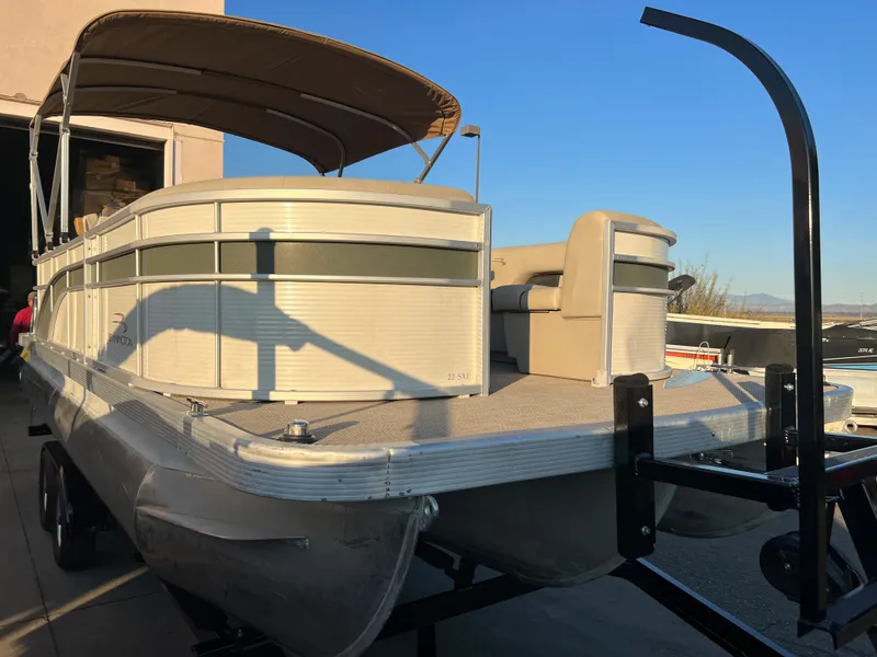 Slide: The Image of 2019 Bennington 22 SSRX pontoon boat with canopy on trailer. - 4