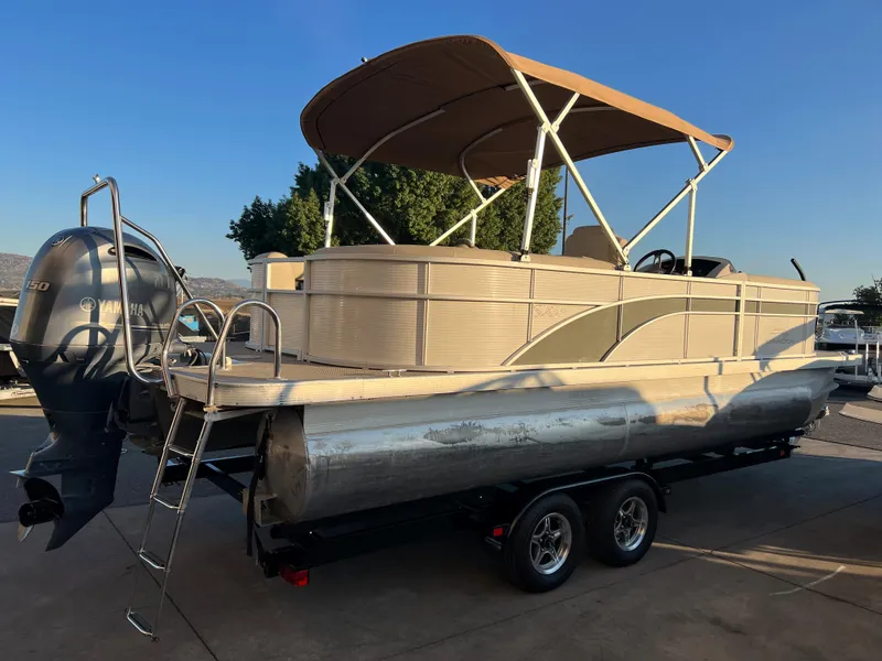 Slide: The Image of 2019 Bennington 22 SSRX pontoon boat on a trailer with Yamaha outboard motor. - 5