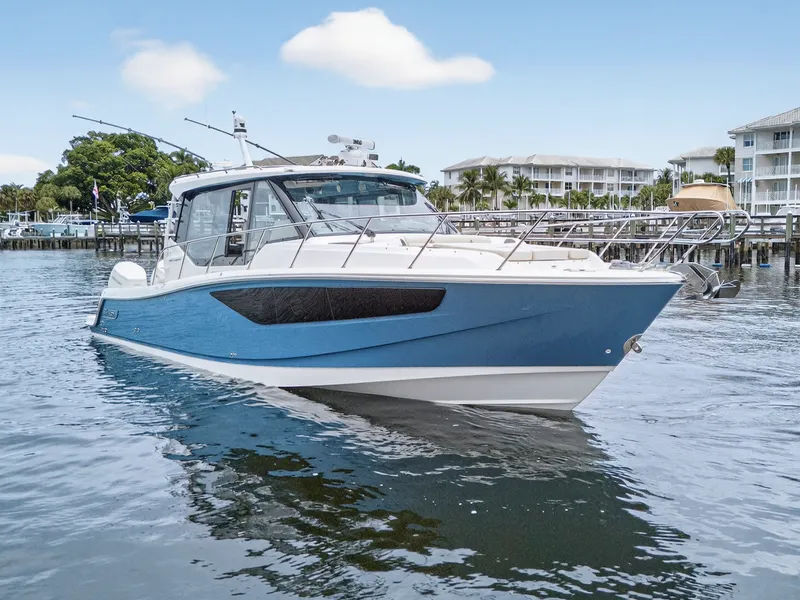 Slide: The Image of Boston Whaler 405 CONQUEST 2024 - 2