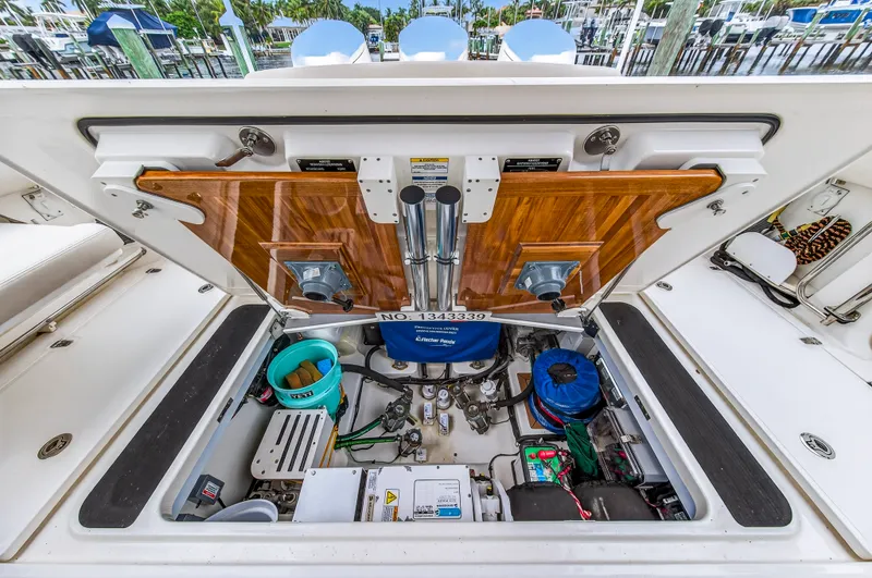 Slide: The Image of Boston Whaler 405 CONQUEST 2024 - 33