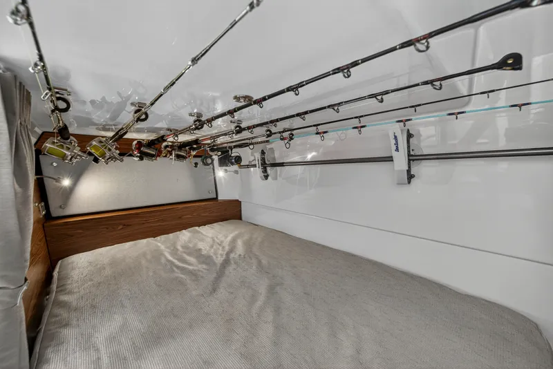 Slide: The Image of Boston Whaler 405 CONQUEST 2024 - 66