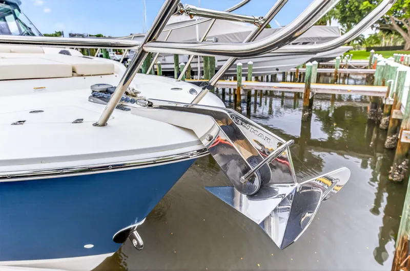 Slide: The Image of Boston Whaler 405 CONQUEST 2024 - 71