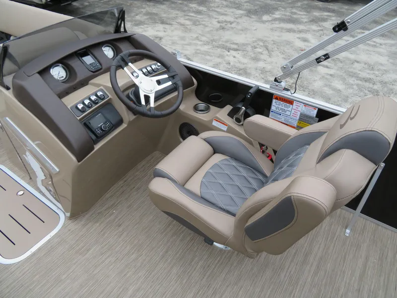 Slide: The Image of Bennington 24LXSB 2023 - 10