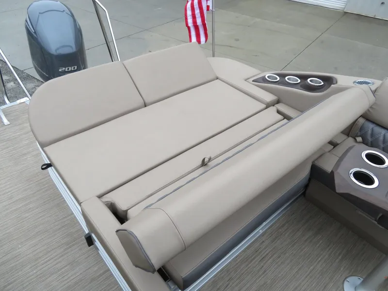 Slide: The Image of Bennington 24LXSB 2023 - 13