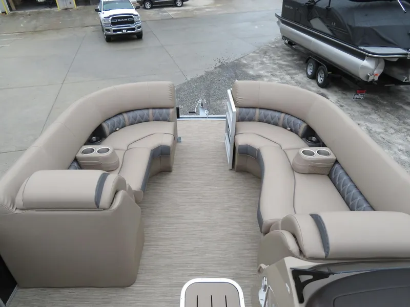 Slide: The Image of Bennington 24LXSB 2023 - 14