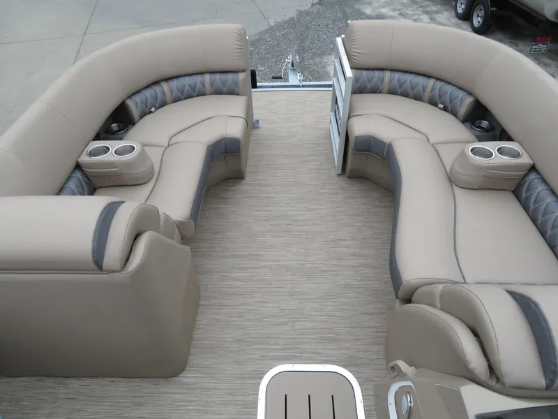 Slide: The Image of Bennington 24LXSB 2023 - 15