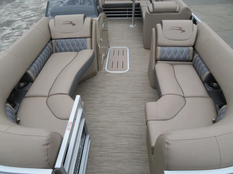 Slide: The Image of Bennington 24LXSB 2023 - 8