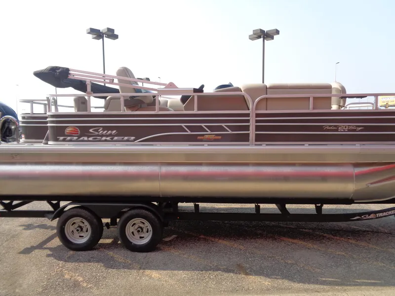 Slide: The Image of 2023 Sun Tracker Fishin' Barge 20 DLX pontoon boat on trailer. - 4