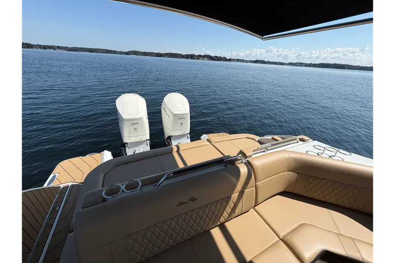 Slide: The Image of Sea Ray 400 SLX OUTBOARD 2025 - 11