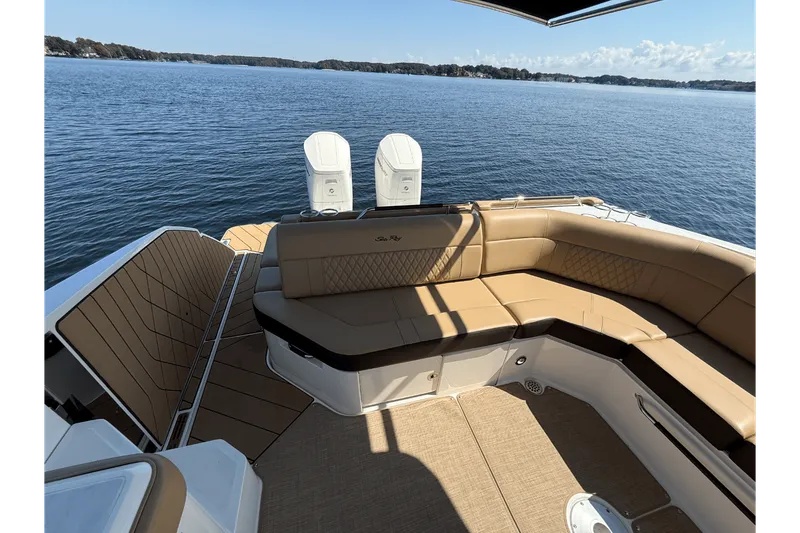 Slide: The Image of Sea Ray 400 SLX OUTBOARD 2025 - 13