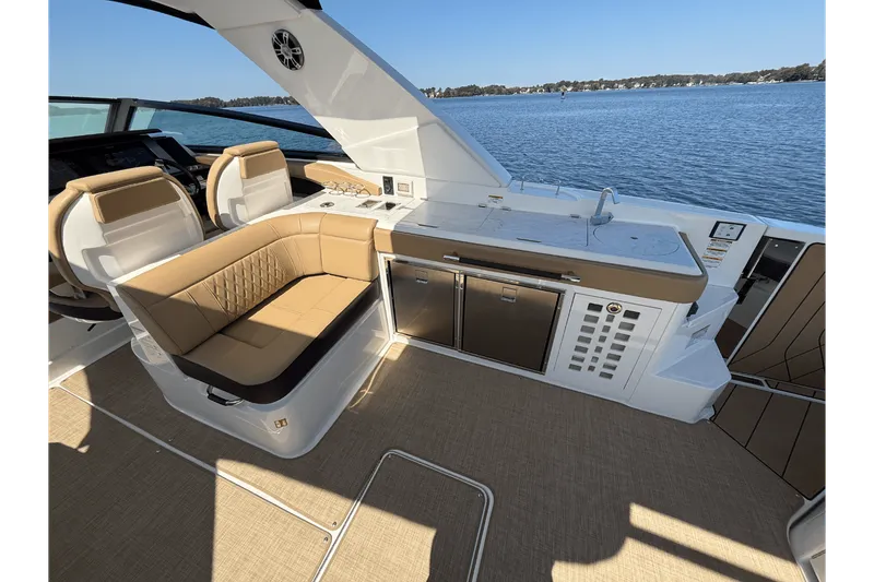 Slide: The Image of Sea Ray 400 SLX OUTBOARD 2025 - 15