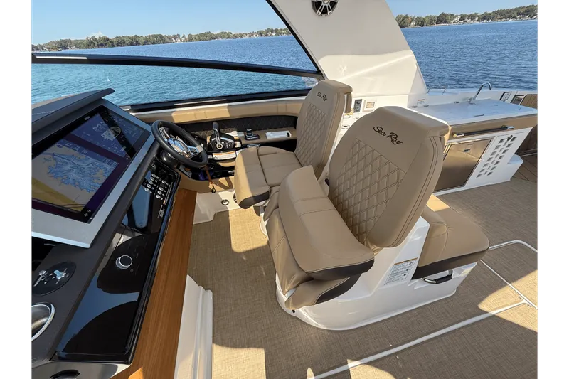 Slide: The Image of Sea Ray 400 SLX OUTBOARD 2025 - 20