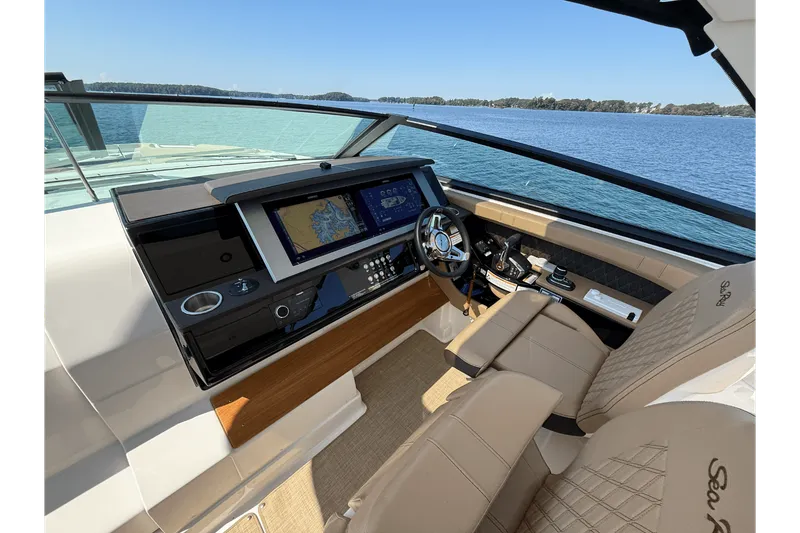 Slide: The Image of Sea Ray 400 SLX OUTBOARD 2025 - 21