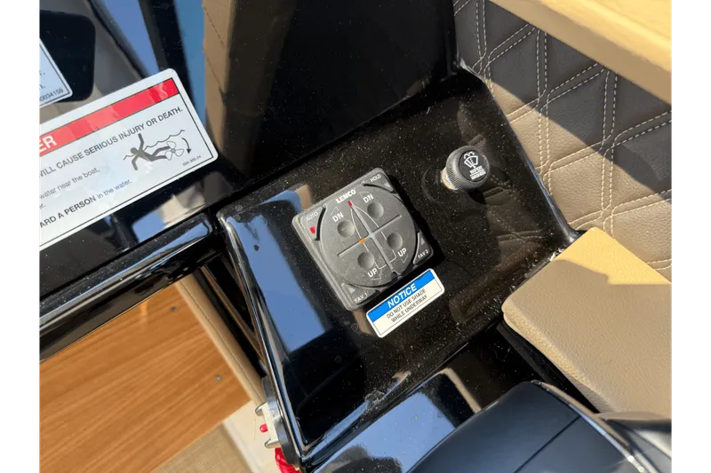 Slide: The Image of Sea Ray 400 SLX OUTBOARD 2025 - 23