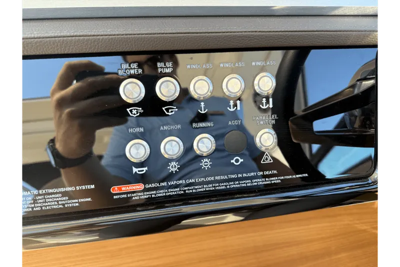 Slide: The Image of Sea Ray 400 SLX OUTBOARD 2025 - 26