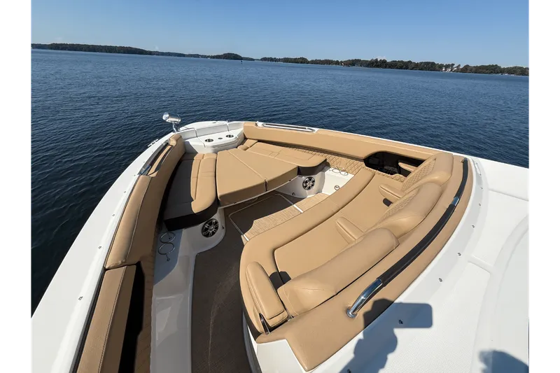 Slide: The Image of Sea Ray 400 SLX OUTBOARD 2025 - 29