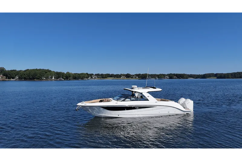 Slide: The Image of Sea Ray 400 SLX OUTBOARD 2025 - 3