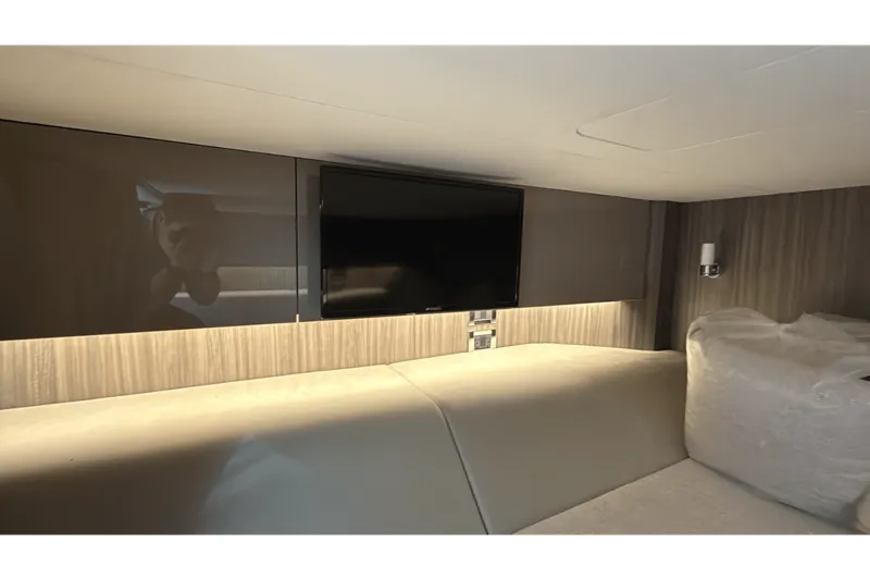 Slide: The Image of Sea Ray 400 SLX OUTBOARD 2025 - 38