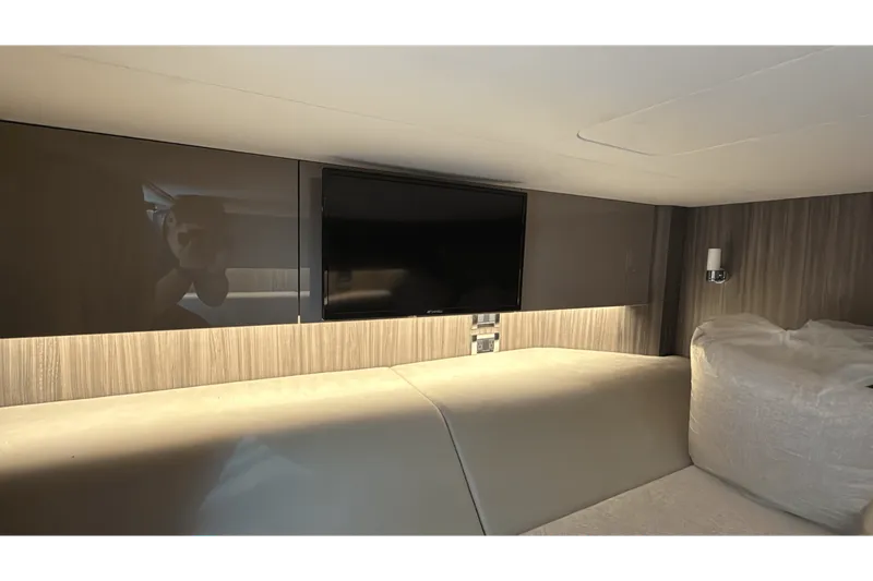 Slide: The Image of Sea Ray 400 SLX OUTBOARD 2025 - 39