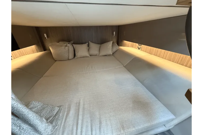 Slide: The Image of Sea Ray 400 SLX OUTBOARD 2025 - 41